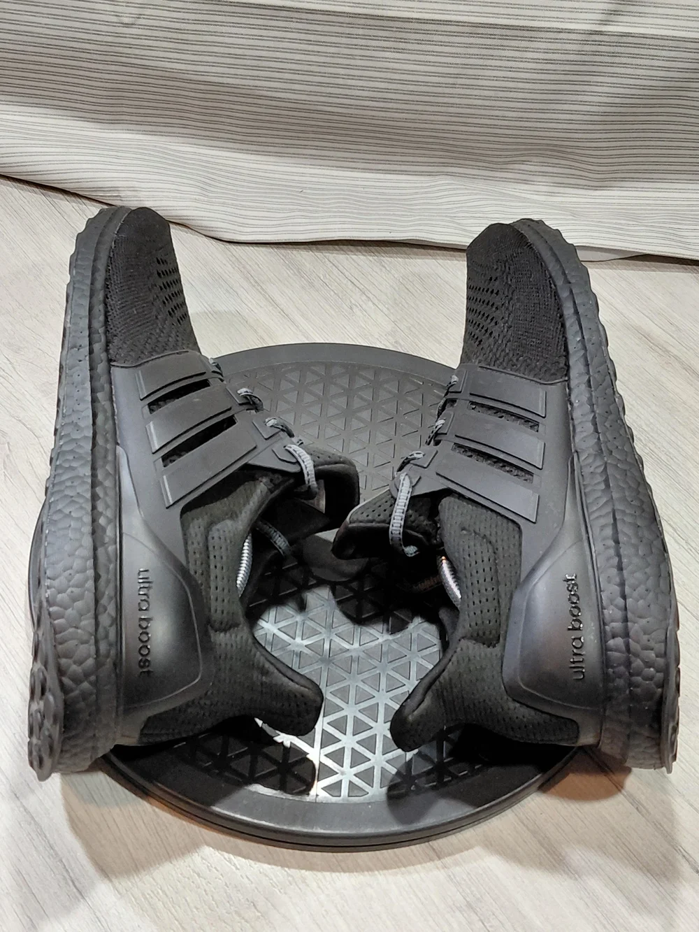 adidas Men’s Ultra Boost 1.0 Athletic Shoes — Black Grey Laces SIZE 12.5